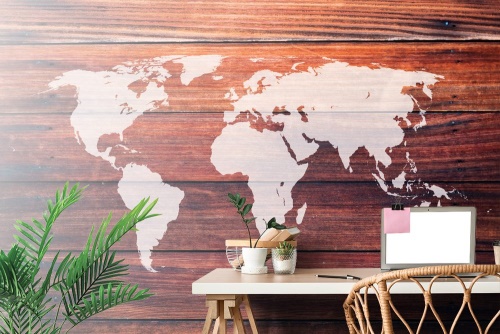Tapeta krásná mapa světa s dřevěným pozadím