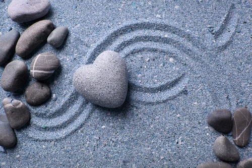 Tapeta srdce z kamene na písku