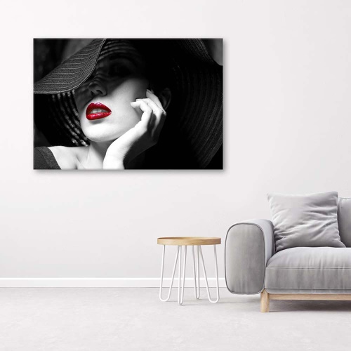 Obraz na plátně Žena v černém klobouku a s červenými rty