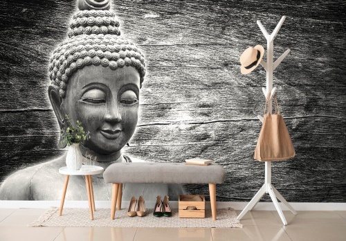 Samolepící tapeta černobílá socha Buddhy na dřevěném pozadí