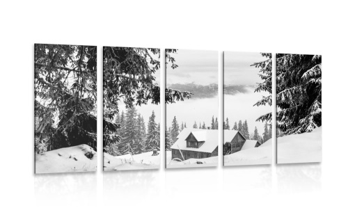 5-dílný obraz dřevěný domek při zasněžených borovicích v černobílém provedení