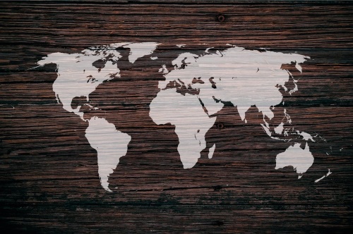 Tapeta mapa světa na dřevěném pozadí